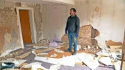 Aus dem Ruhrpott raus aufs Land: Leonard Gehre hat sich einen Bauernhof im nordhessischen Alraft gekauft und renoviert alles selber. Dafür gibt es seinen Job auf.  ür Leonard wie auch für seine Familie eine kräftezehrende Zeit.; hr-fernsehen ZWEI HÄNDE, EIN TRAUM. HOFSANIERUNG ALS LEBENSAUFGABE (1), Stadtflucht oder Landliebe, Ein Film von Daniela Möllenkamp, am Sonntag (20.10.24) um 21:15 Uhr.
