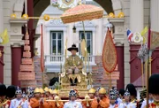 Maha Vajiralongkorn bei seiner eigenen Krönung.
