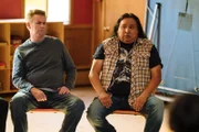 Mugsy Bennigan (Brian Regan, l.); Cloud (Sam Bob, r.)