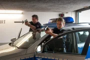 Franzi (Rhea Harder) und Hans (Bruno F. Apitz) bei einem gefährlichen Einsatz.