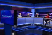 Zu Gast bei Moderatorin Sandra Maischberger (re.): v.l.n.r. Susanne Gaschke (Autorin der Neuen Zürcher Zeitung), Sophia Maier (Journalistin und Kriegsreporterin) und Werner Sonne (Journalist und Autor).