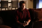 Castle (Nathan Fillion) ist hellauf begeistert von dem neuen Fall, den er und Beckett aufklären wollen: Ein Schwarzmarkthändler von türkischen Artefakten wurde erst gefoltert und dann ermordet. Er soll unter anderem Aladdins Wunderlampe gestohlen haben ...