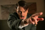 Holger Stockhaus als Hitler.