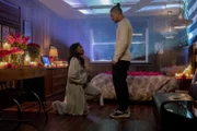 Alexandra (Ryan Destiny, l.); Derek (Quincy Brown, r.)