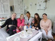 V.l.: Alice M., Stefanie, Alice D., Anja und Kandidatin Mimi