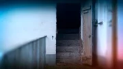 Diese Tür führt in den Schweinestall. Ein Opfer wurde hier immer wieder angekettet.