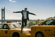 Ein ehemaliger Bombenleger wird nach sechs Jahren plötzlich wieder aktiv. Als Holmes (Jonny Lee Miller) am Tatort einen verdächtigen entdeckt, begibt er sich in action ...