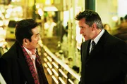 Jack (Anthony LaPaglia, r.) ist auf der Suche nach einem Vergewaltiger, doch hat Asakawa (Hiroki Matsukata, l.) etwas damit zu tun?
