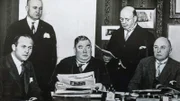 Der berühmte Leiter der Berliner Mordkommission, Ernst Gennat, im Kreise seiner Ermittler.