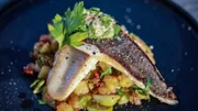 Scholle auf frischem Rosenkohl-Kartoffel-Ragout.