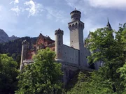 Henrik (30) und Lisa (26) aus Wegberg machen Urlaub und besichtigen Schloss Neuschwanstein.