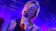 Mit einer dicken Zugabe geht die groÃŸe Sommer-Hitparade in die letzte Runde. Tolle Songs und viel gute Laune mit La Bouche, Dr. Alban, DJ Bobo, Eiffel 65, Lou Bega, Maggie Reilly und vielen anderen. - Ronan Keating von Boyzone.