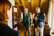 Reimund Girwidz (Michael Brandner) und Franz Hubert (Christian Tramitz, r.) ermitteln wieder auf Hochtouren