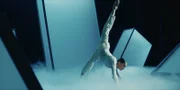 Zoé (Ariane Labed) ist verunsichert, denn eine spontane Änderung des Choreografen einer lang erwarteten Aufführung treibt Zoé an ihre Grenzen. Ist sie dennoch in der Lage das Publikum zu fesseln?