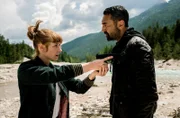 Titelbild: Polizistin Toni Brandner (Sarah Bauerett, li.) glaubt dem BKA-Beamten Cuma Ozan (Mehmet Kurtuluş) nicht.