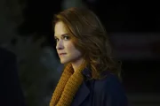 Da Jackson nicht bei der Sache ist, nachdem er auf seinen Vater getroffen ist, ist April (Sarah Drew) gezwungen, rigoros einzugreifen, damit Jackson sich komplett auf den geplanten Eingriff konzentrieren kann ...