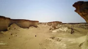 Die Wüstenlandschaft Zekreet in Katar dient oft als Kulisse für Science-Fiction-Filme. Sogar Mondfahrzeuge wurden hier schon getestet.