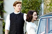 v.l. Sidney Chambers (James Norton) und Amanda Hopkins (Morven Christie)