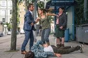 Von links: Hauptkommissar Zeki Demirbilek (Tim Seyfi) hält die übermütige Jale Cengiz (Almila Bagriacik) davon ab, einen jungen Mann (Nikolai Mohr) zu verprügeln, der ihre Sachen geklaut hat. Eine Hundebesitzerin (Monika Manz, rechts) steht erschrocken daneben.