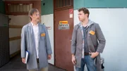 Kürzlich gab es in Norddeutschland tatsächlich Kokainfunde: In Bananenkisten wurden in verschiedenen Supermärkten 128 kg Kokain gefunden. Max Lorenz (Moritz von Zeddelmann, r.), Samuels bester Freund, arbeitet in einem Supermarkt. Doch dort wurde damals kein Kokain sichergestellt. Aber was soll das mit seinem Freund Samuel zu tun haben?