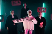 Maren Kroymann (Mitte) – auch um den § 219 - Beratung der Schwangeren in einer Not- und Konfliktlage geht es in der in der zehnten Folge der Sketch-Comedy.