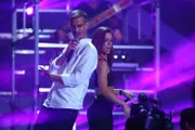 Joko Winterscheidt (l.); Vanessa Mai (r.)