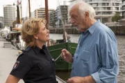 Rufi (Karl Dall) flirtet mit Claudia (Janette Rauch).