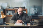 Boris Rakić (Ljubomir Bandović) wird von seinem Schwiegervater erpresst, die eigenen Ermittlungen zu sabotieren.