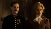 Gabriel Sabran (Christophe Montenez) und Meg Steinheil (Evelyne Brochu)