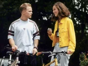 MDR Fernsehen IN ALLER FREUNDSCHAFT FOLGE 7, "Abschiedsschmerz", am Donnerstag (12.01.12) um 12:30 Uhr. Alina Heilmann  (Alissa Jung) und Sebastian Maier (Matthias Köberlin) nachdem dieser gekündigt hat.
