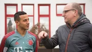 Stefan (rechts) und FC Bayern-Spieler Thiago.
