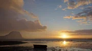 Trauminsel Mauritius: 2.000 Kilometer östlich von Afrika, mitten im Indischen Ozean. Vulkane haben das Eiland einst aus dem Meer gehoben.