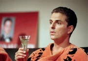 MDR Fernsehen IN ALLER FREUNDSCHAFT (1), "In Leipzig", am Dienstag (03.01.12) um 12:30 Uhr. Nicolas Claasen (Martin Halm) im Wohnzimmer nach dem Wiedersehen.
