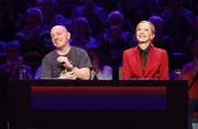 Rateteam-Kapitän Bernhard Hoëcker (l.) und die Schauspielerin Katja Flint (r.) bilden ein Rateteam.