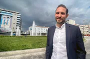 Vizebürgermeister Vasilis Axiotis unterstützt neue Bauvorhaben in Athen.