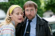 Sophie Haas (Caroline Peters, l.) und Dietmar Schäffer (Bjarne Mädel, r.) haben endlich eine heisse Spur im Mordfall Ines.