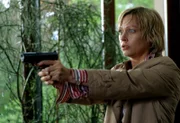 Ellen Holm (Jennifer Nitsch) glaubt den Mörder ihres Sohnes vor sich zu haben und ist versucht, Selbstjustiz zu üben.