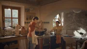 Kaspar Nickles und Marina Tolazzi in der Küche ihres Hauses in Drentus, Dordolla, Friaul, Italien