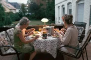 Gemeinsames Abendessen in der WG von Gisela Platzbecker und Josef Meurer