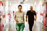 Sandra (Franziska Hartmann) ist hochschwanger, muss aber eine Haftstrafe absitzen. Für sich und das Kind hofft sie auf einen Platz in der Mutter-Kind-Abteilung.
