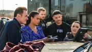 (v.l.n.r.) Jess LaCroix (Julian McMahon); Sheryll Barnes (Roxy Sternberg); Kenny Crosby (Kellan Lutz); Ivan Ortiz (Miguel Gomez); Hana Gibson (Keisha Castle-Hughes)