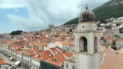 Dubrovnik; Stadtmauer mit Festungsturm.