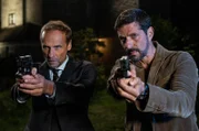 Kommissar Dupin (Pasquale Aleardi, re.) und sein Mitarbeiter Kadeg (Jan Georg Schütte, li.).