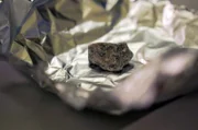 Der Stoff von Sternen, die vom Himmel gefallen sind, ist sehr begehrt. Bis zu 2.000 Euro kostet ein Meteorit – pro Gramm!
