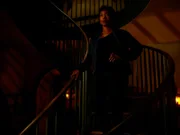 Angela Bassett als Lee Harris.