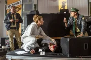 Tanzschulbesitzer Paolo Ritter wurde von einem Deckenlautsprecher erschlagen. Anja Licht, Hubert und Staller sichern die Spuren am Tatort.