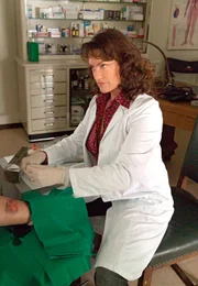 Einmal mehr muss Johanna (Christine Neubauer) sich um ein Opfer der alten Wildfallen kümmern. Einmal mehr muss Johanna (Christine Neubauer) sich um ein Opfer der alten Wildfallen kümmern.