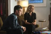 Special Agent Stuart Scola (John Boyd, l.); Special Agent Nina Chase (Shantel VanSanten, r.)