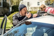 Jess LaCroix (Julian McMahon, l.); Kenny Crosby (Kellan Lutz, r.)