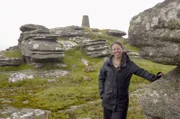 Elizabeth Dale im Bodmin Moor: Die Podcasterin, Bloggerin und Autorin bereist schon seit Jahren Cornwall, um die dortigen Geschichten und Mythen zu sammeln.
